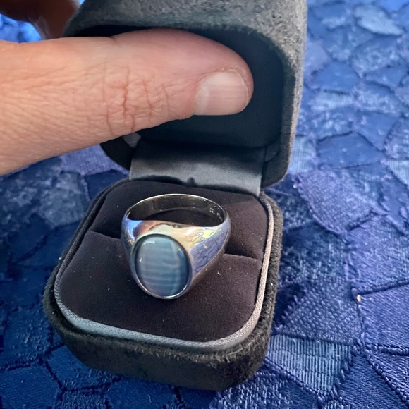 Birks 18K White Gold and Grey Mother of Pearl Signet Ring - Picture 2 of 2